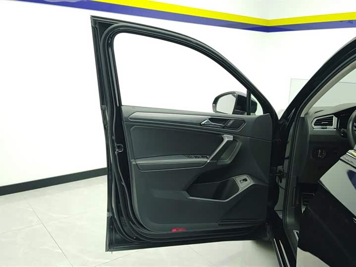 Фото 7 - Volkswagen Tiguan L Pro