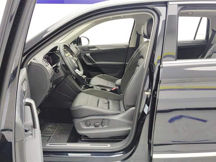 Фото 9 - Volkswagen Tiguan L Pro