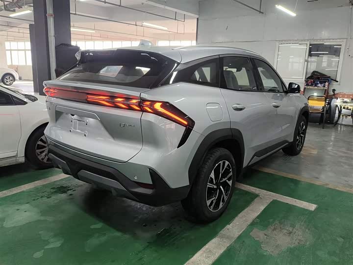 Фото 7 - Geely Galaxy L7