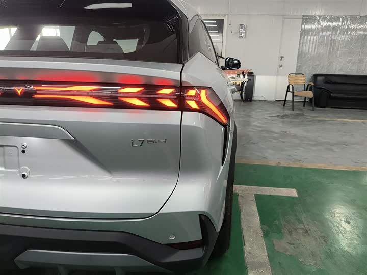 Фото 8 - Geely Galaxy L7