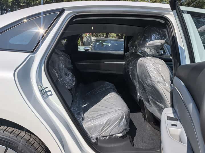 Фото 9 - XPeng Mona M03