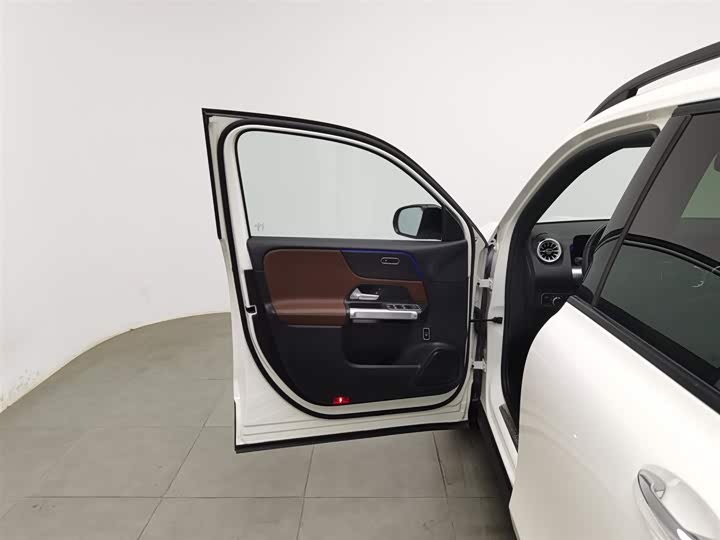 Фото 8 - Mercedes-Benz GLB-Class