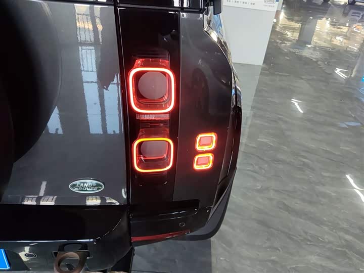 Фото 8 - Land Rover Defender