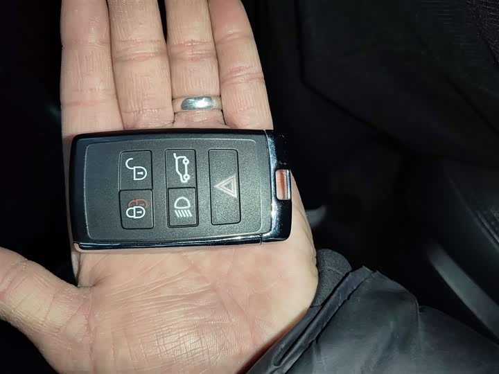 Фото 9 - Land Rover Defender