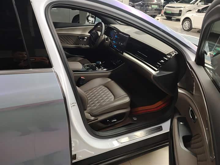 Фото 8 - BYD Han