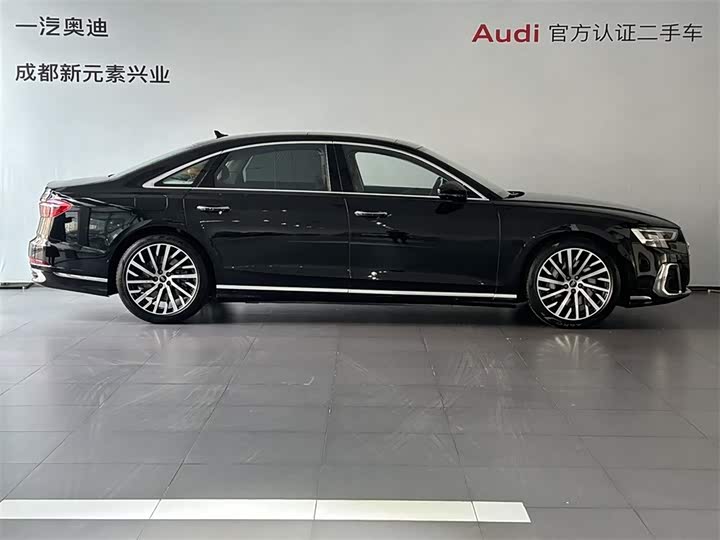Фото 3 - Audi A8