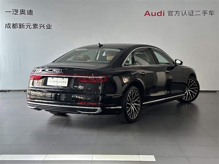 Фото 4 - Audi A8