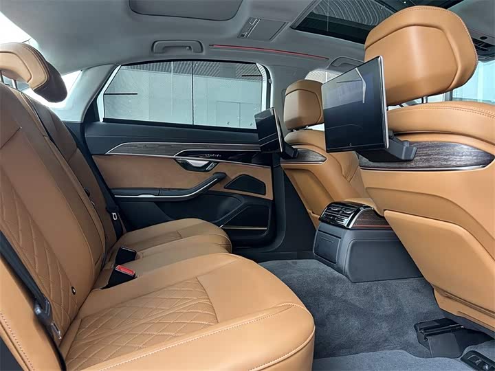 Фото 7 - Audi A8