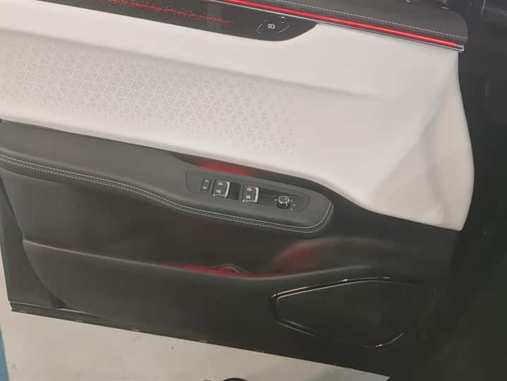 Фото 7 - HiPhi X