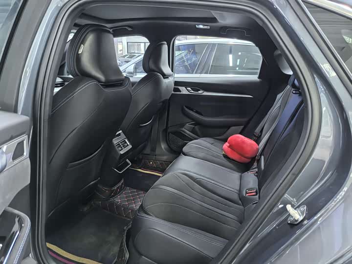 Фото 9 - Geely Preface