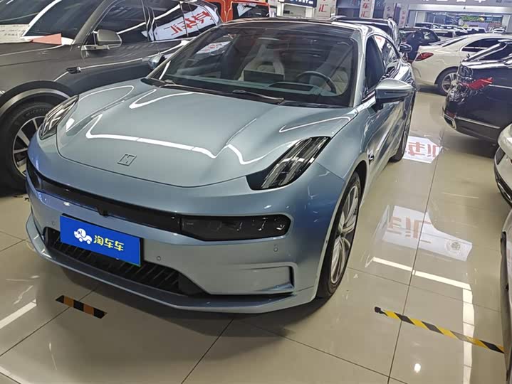 Фото 1 - Zeekr 001