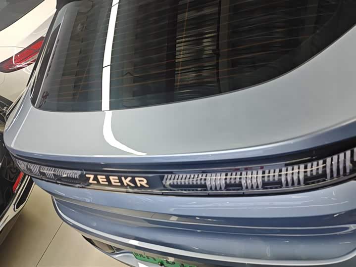 Фото 4 - Zeekr 001