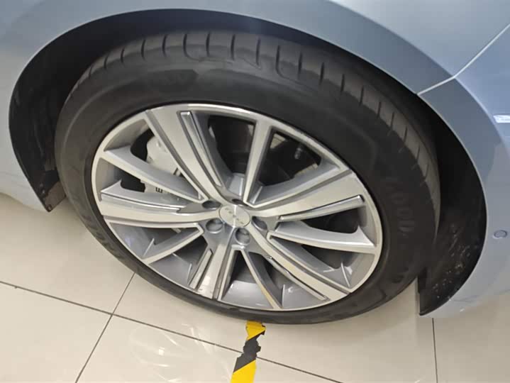 Фото 6 - Zeekr 001