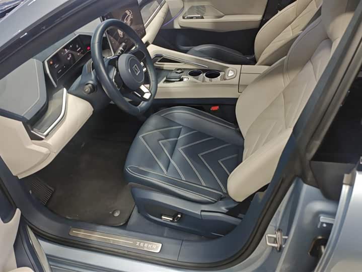 Фото 9 - Zeekr 001