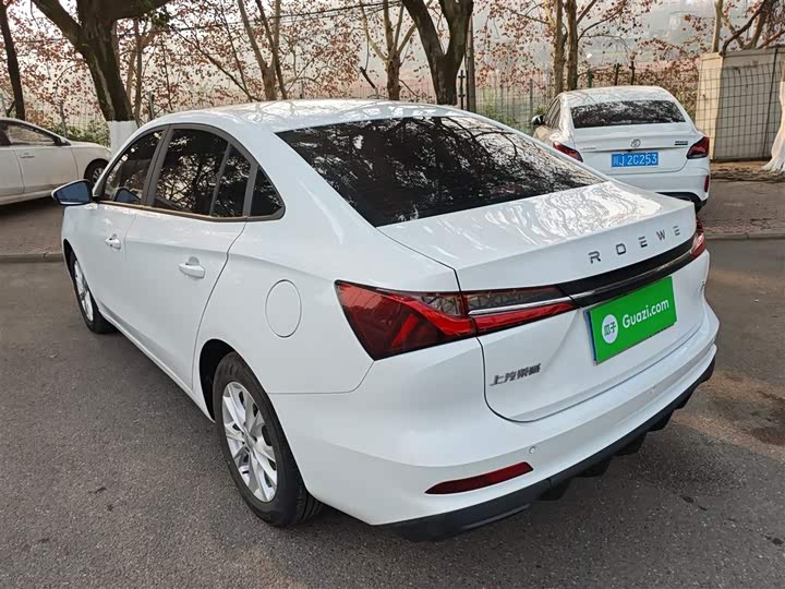 Фото 5 - Roewe i5