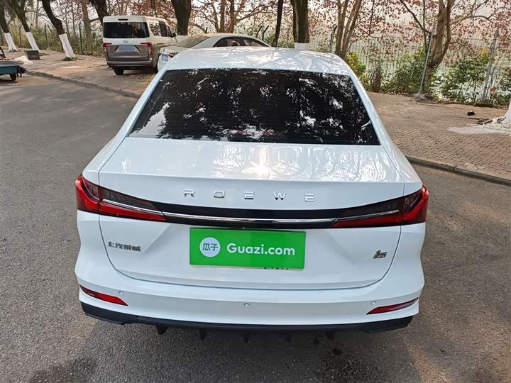 Фото 6 - Roewe i5