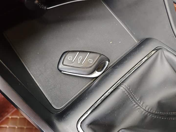 Фото 9 - Roewe i5