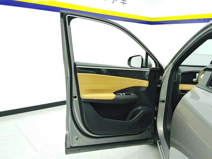 Фото 7 - Geely Galaxy L7