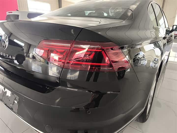 Фото 8 - Volkswagen Magotan