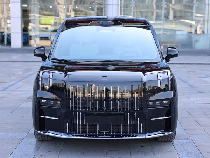 Фото 2 - Zeekr 009