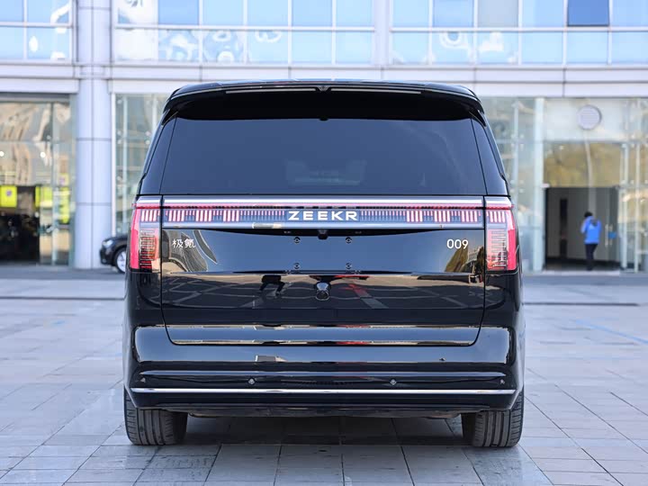 Фото 4 - Zeekr 009