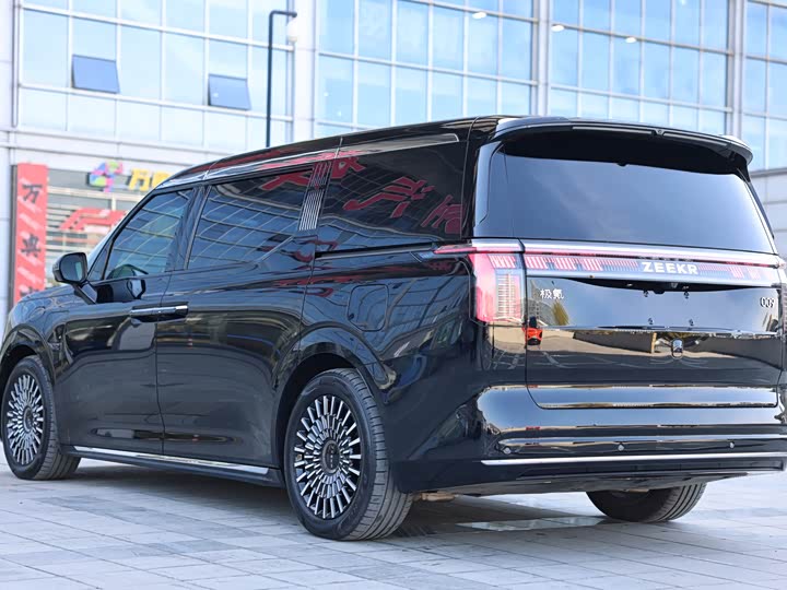 Фото 6 - Zeekr 009