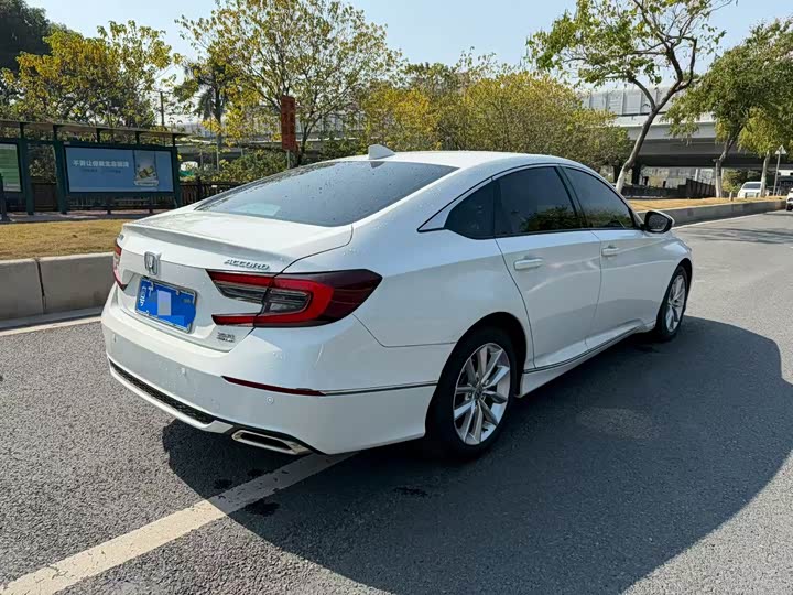 Фото 4 - Honda Accord