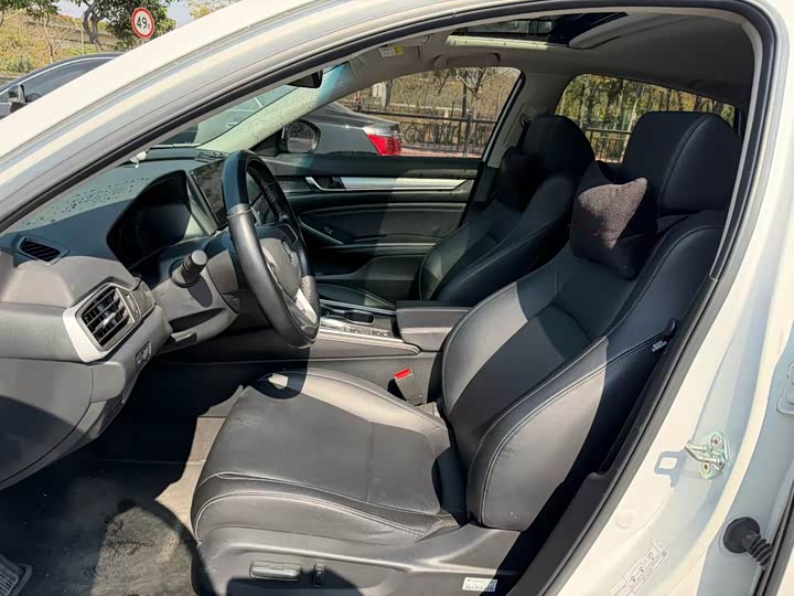 Фото 6 - Honda Accord