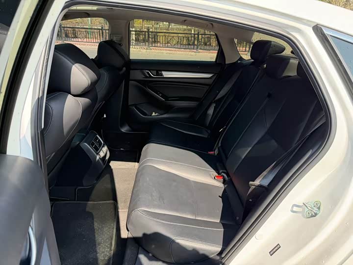 Фото 7 - Honda Accord