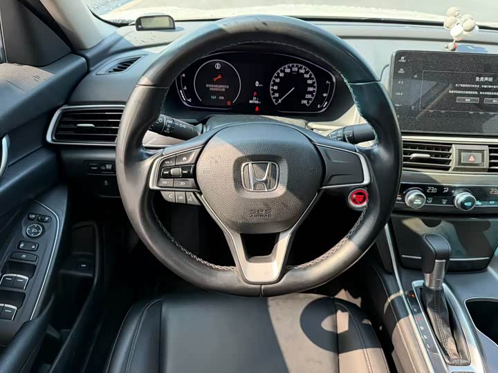 Фото 8 - Honda Accord