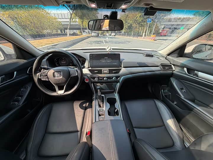 Фото 9 - Honda Accord