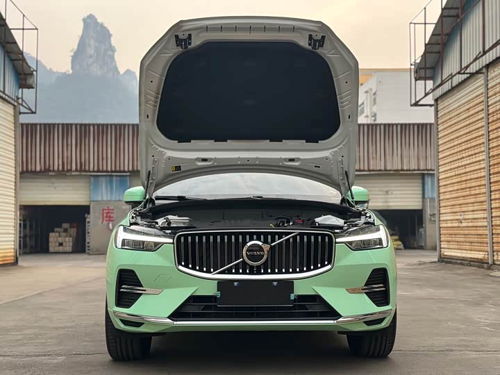Фото 9 - Volvo XC60