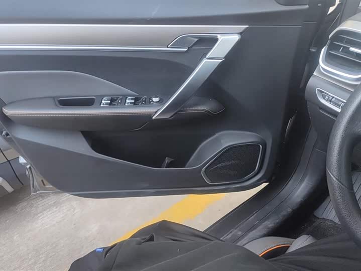 Фото 7 - Geely Coolray