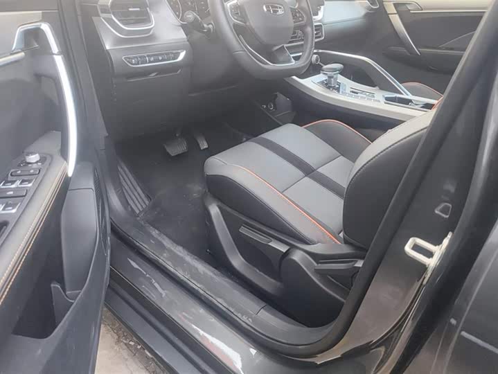 Фото 9 - Geely Coolray