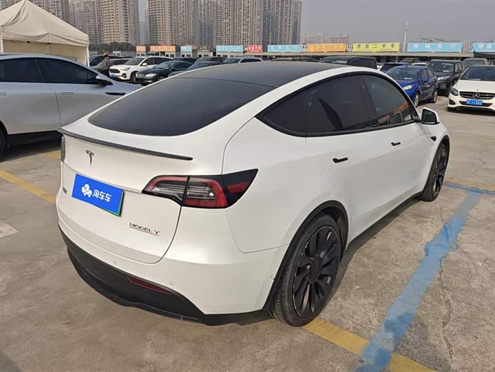 Фото 3 - Tesla Model Y