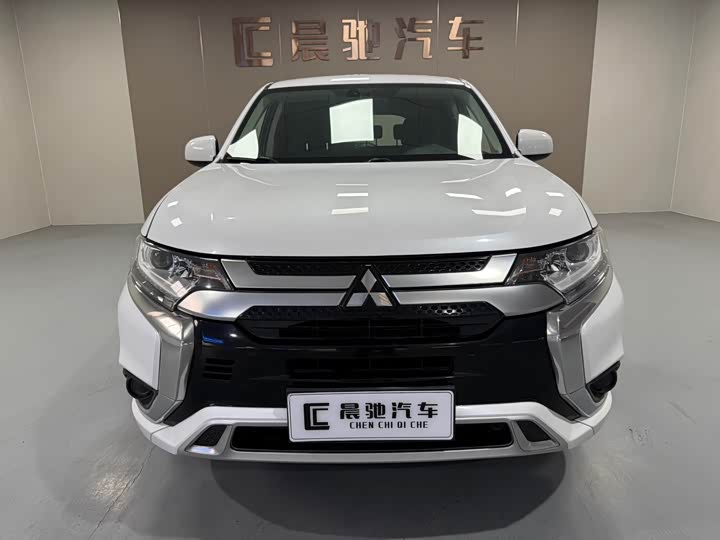 Фото 2 - Mitsubishi Outlander