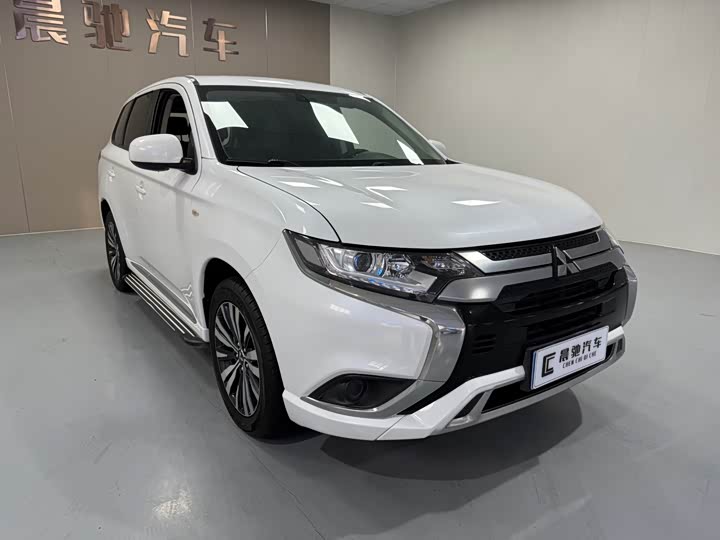 Фото 3 - Mitsubishi Outlander