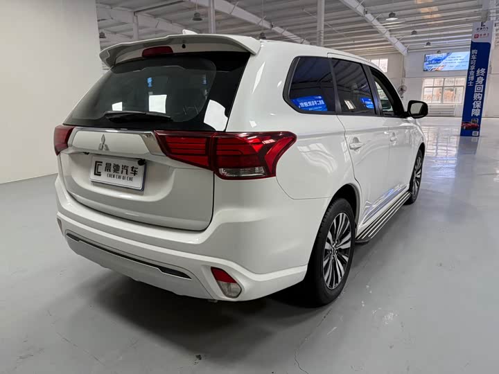 Фото 4 - Mitsubishi Outlander