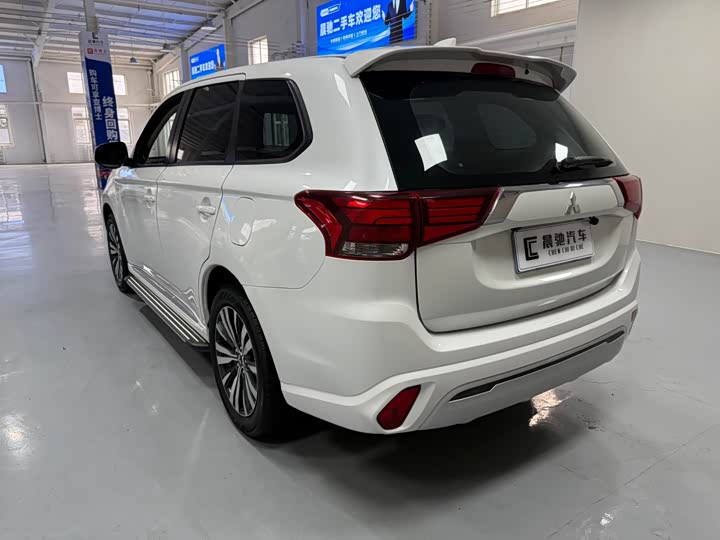 Фото 6 - Mitsubishi Outlander