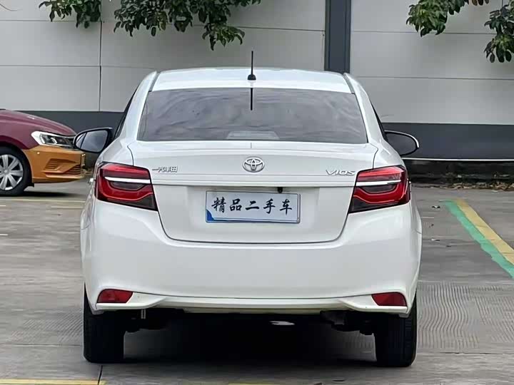 Фото 8 - Toyota Vios
