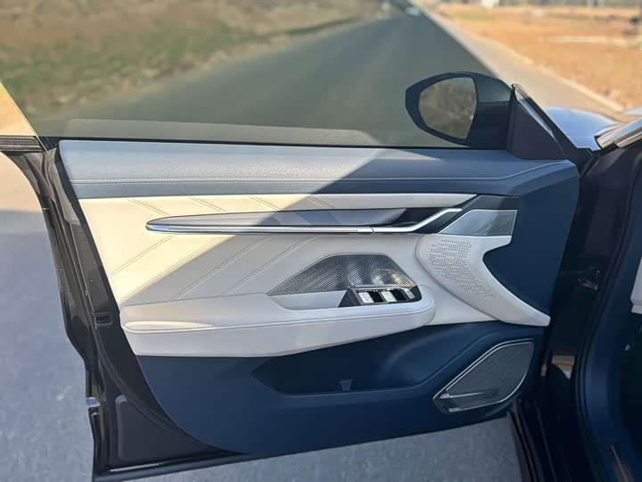 Фото 9 - Zeekr 001