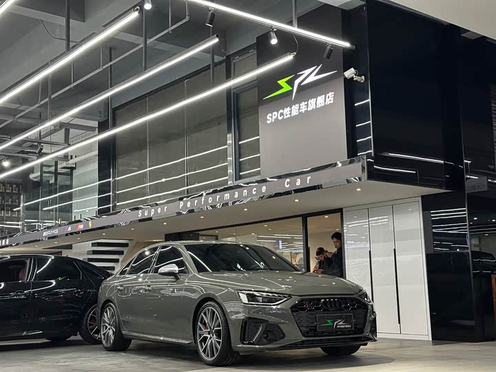 Фото 1 - Audi S4