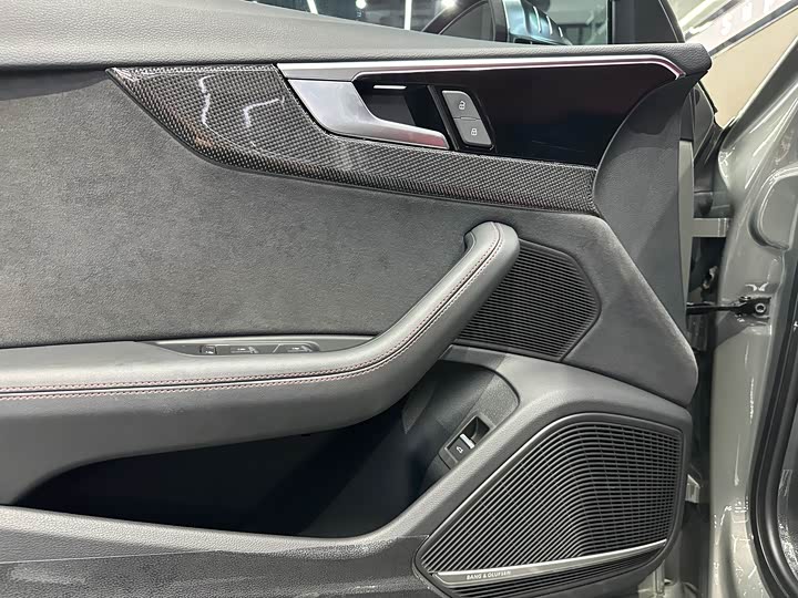 Фото 4 - Audi S4