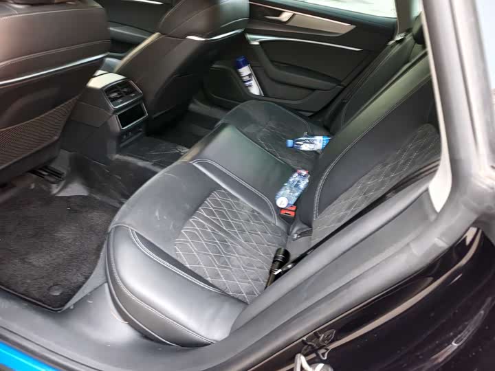 Фото 3 - Audi A7L