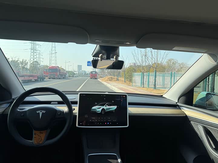 Фото 8 - Tesla Model Y