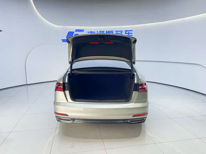 Фото 6 - Audi A6L