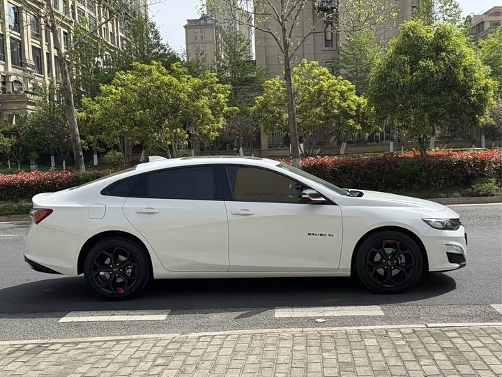 Фото 8 - Chevrolet Malibu XL