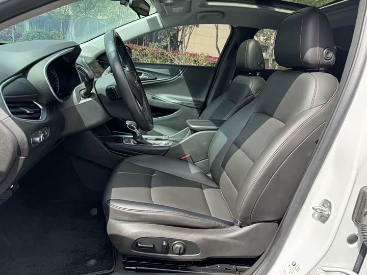 Фото 9 - Chevrolet Malibu XL