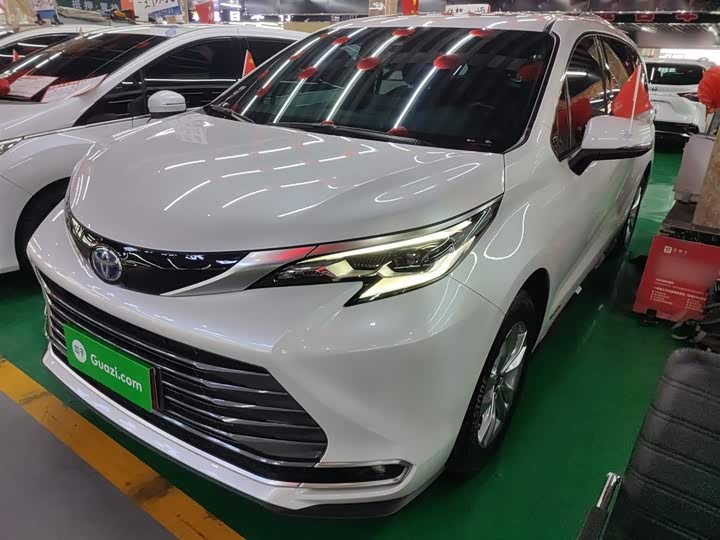 Фото 2 - Toyota Sienna