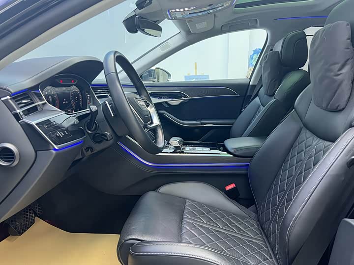 Фото 3 - Audi A8